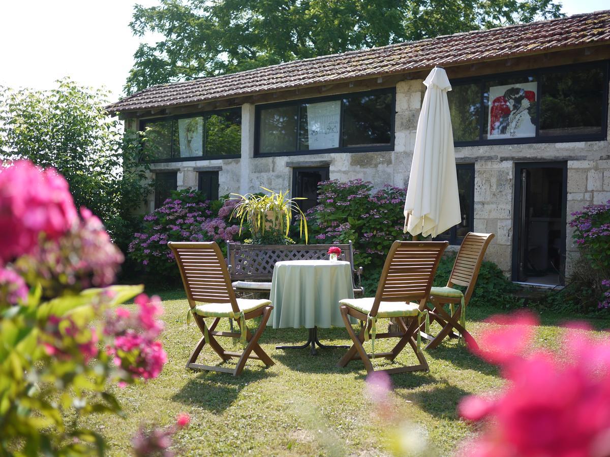 Domaine De Puytirel Bed & Breakfast Champagne-et-Fontaine Ngoại thất bức ảnh